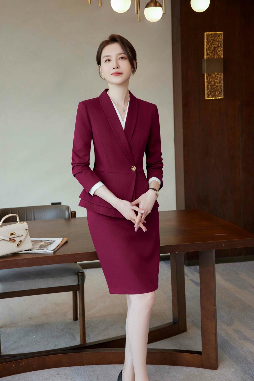 PN3817-1 ชุดสูททำงานผู้หญิงสีแดงแต่งปกกล้วยแขนยาวมาพร้อมกระโปรง