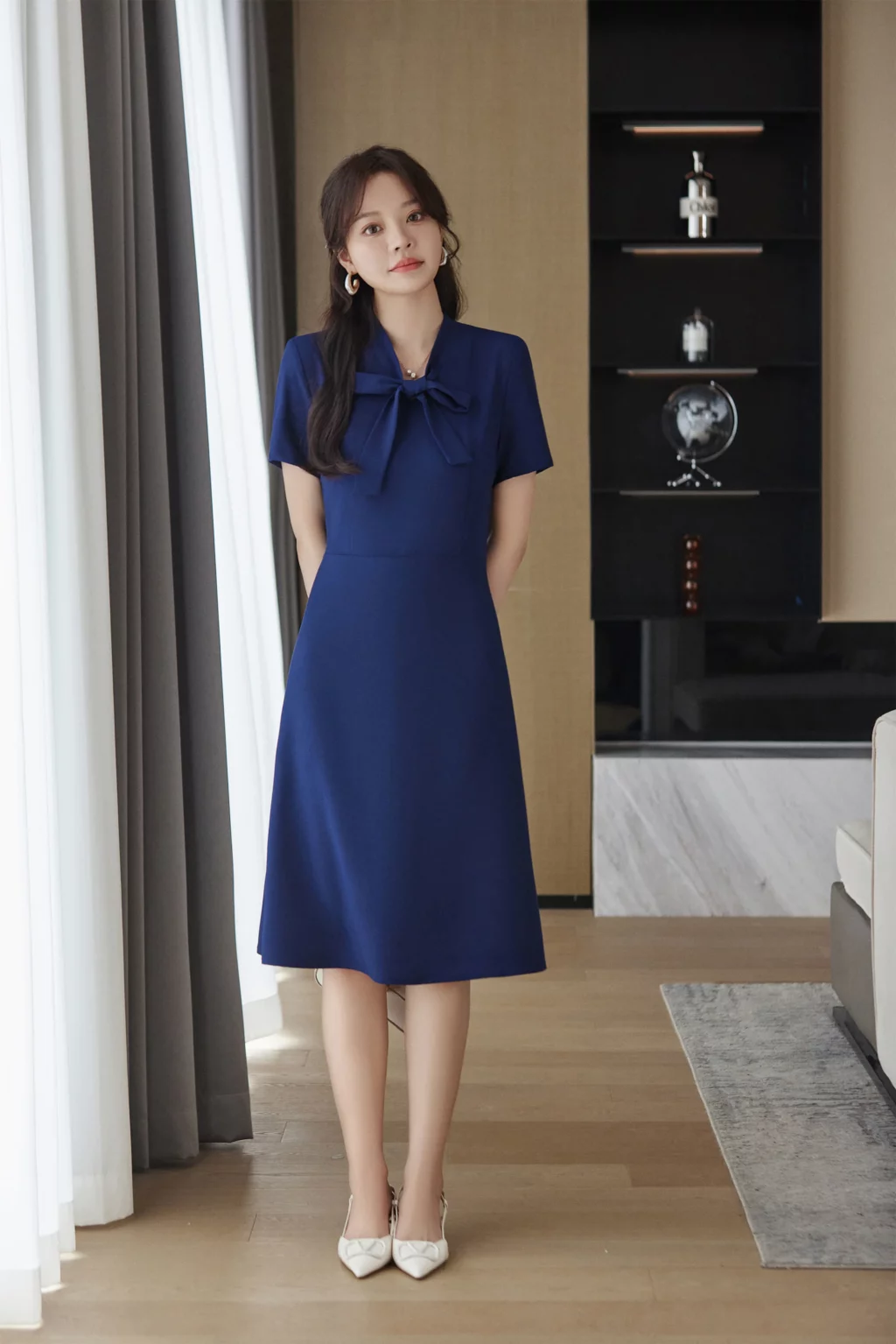 PN3838-1 เดรสทำงานผู้หญิงสีน้ำเงินคอวีแต่งโบว์แขนสั้น