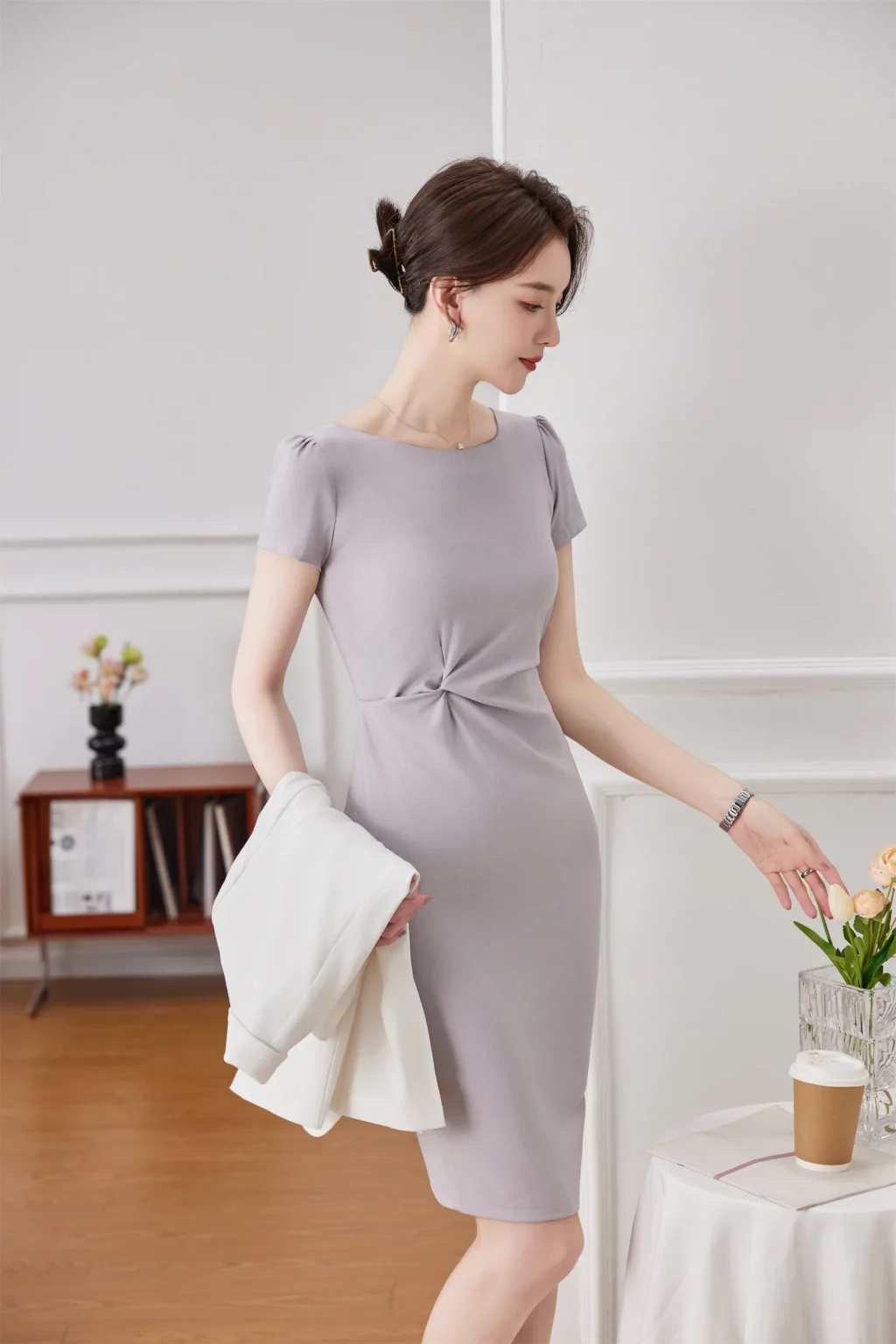 PN3846-8 เดรสทำงานผู้หญิงสีเทาแขนสั้นแต่งจับจีบ
