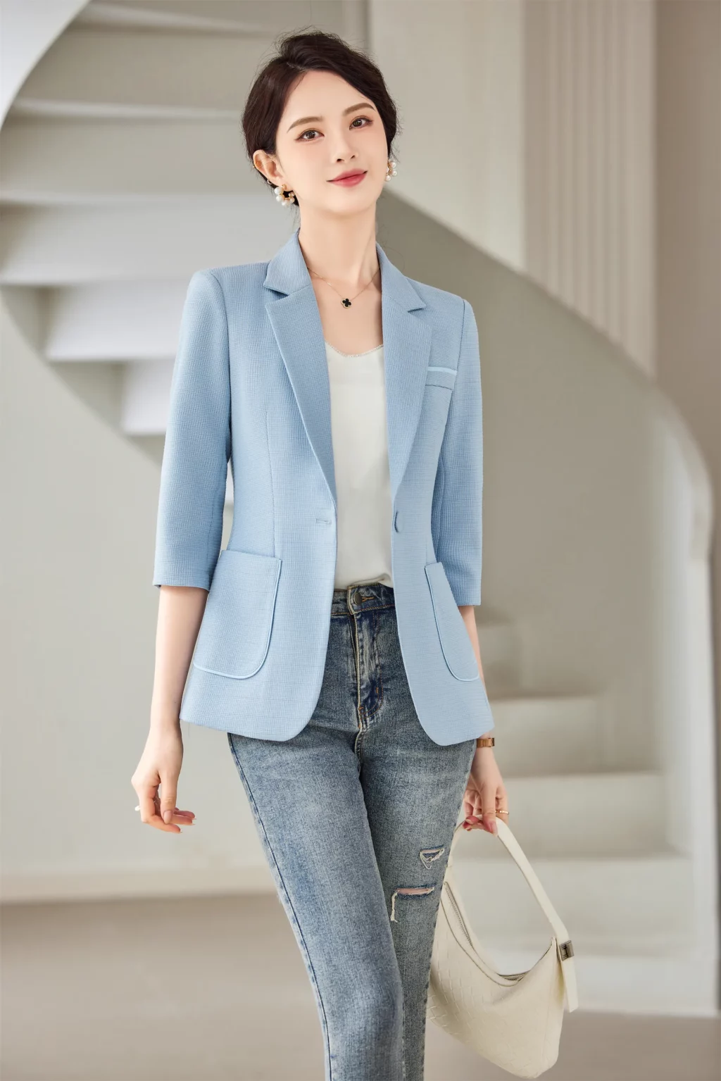 PN3857-3 เสื้อเบลเซอร์ผู้หญิงสีฟ้าปกป้านแขนสามส่วนแต่งกระเป๋าจริง