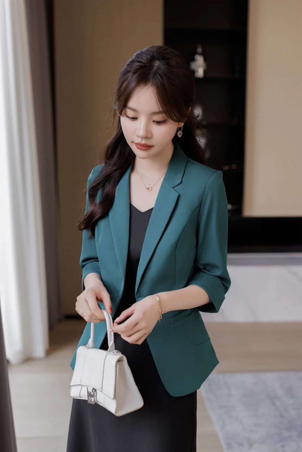 PN3861-4 เสื้อสูทเบลเซอร์ทำงานผู้หญิงสีเขียวปกป้านแขนห้าส่วน