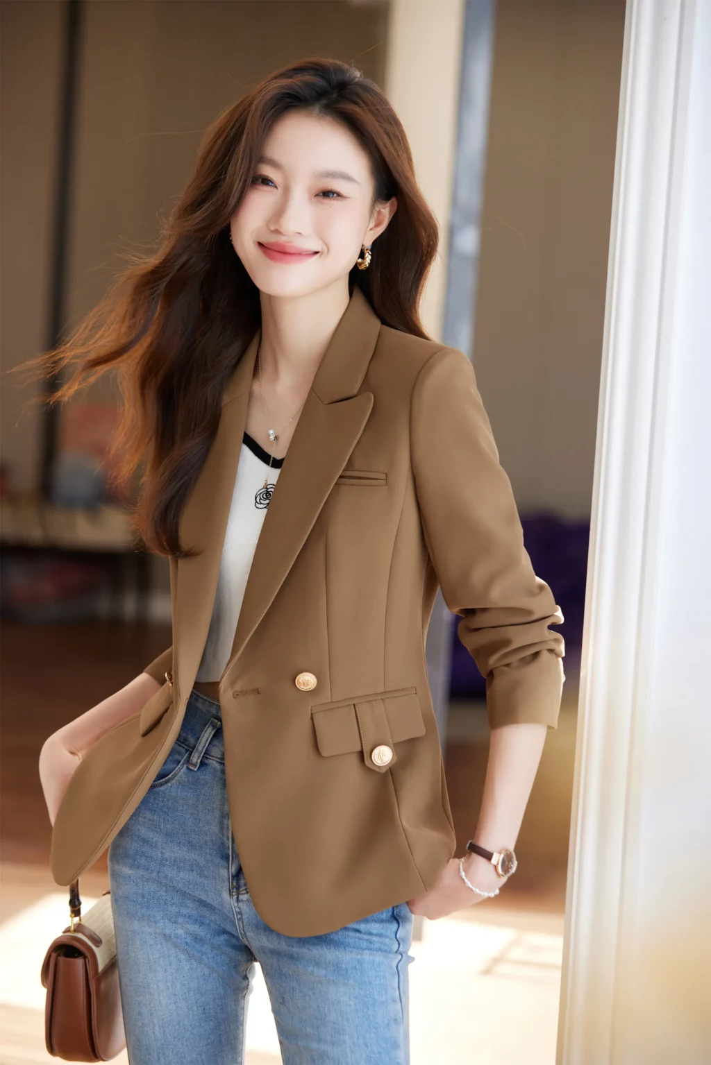 PN3874-1 เสื้อเบลเซอร์ผู้หญิงสีน้ำตาลปกป้านแต่งกระดุมเก๋ๆแขนยาว