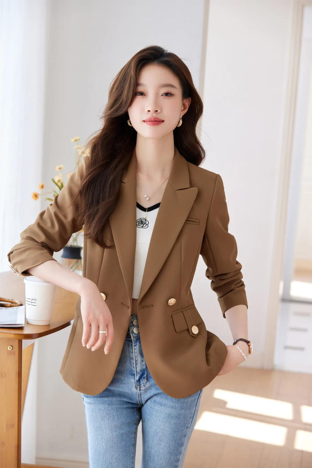 PN3874-5 เสื้อเบลเซอร์ผู้หญิงสีน้ำตาลปกป้านแต่งกระดุมเก๋ๆแขนยาว