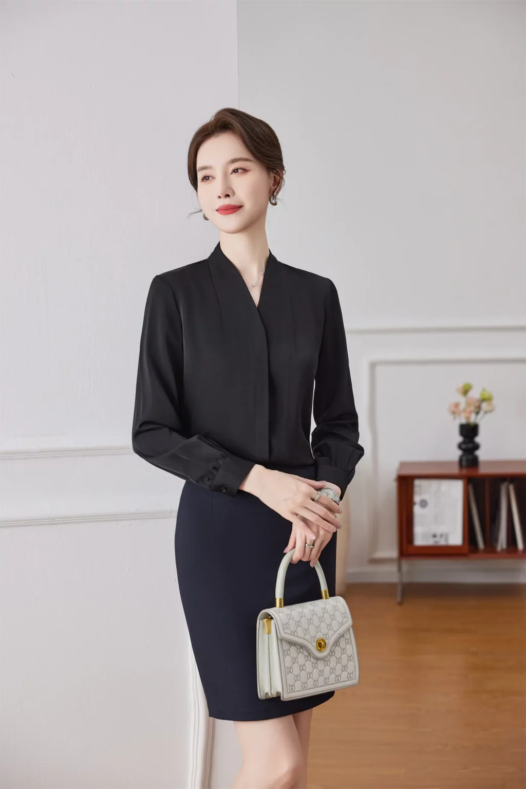 PN3886-3 เสื้อเชิ้ตทำงานผู้หญิงสีดำแต่งคอวีแขนยาว