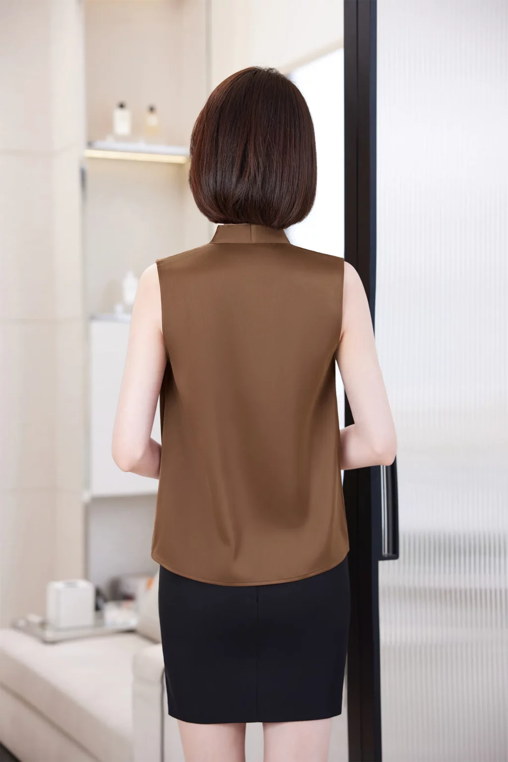 PN3896-1 เสื้อทำงานผู้หญิงสีน้ำตาลแต่งคอวีแขนกุด
