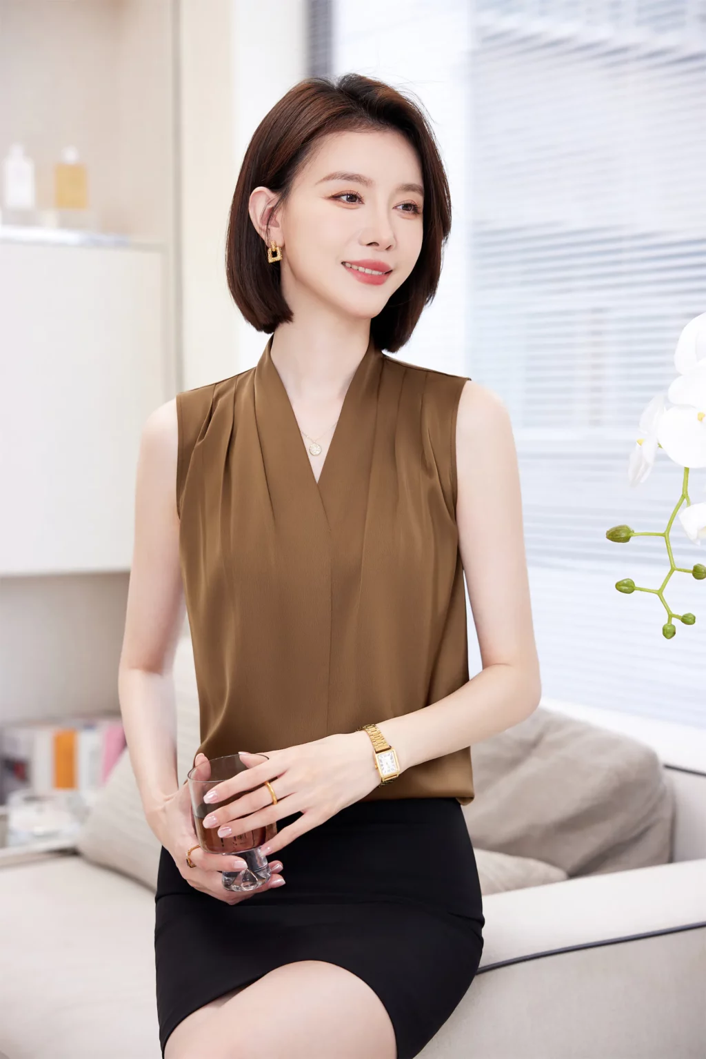 PN3896-10 เสื้อทำงานผู้หญิงสีน้ำตาลแต่งคอวีแขนกุด
