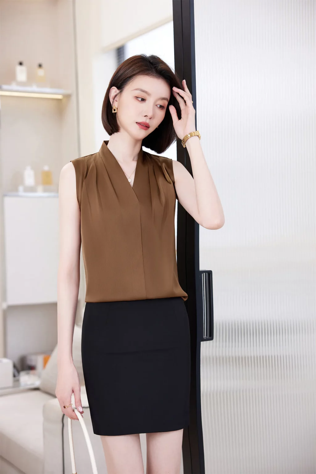 PN3896-3 เสื้อทำงานผู้หญิงสีน้ำตาลแต่งคอวีแขนกุด