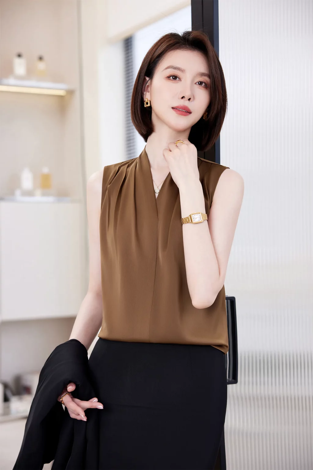 PN3896-9 เสื้อทำงานผู้หญิงสีน้ำตาลแต่งคอวีแขนกุด