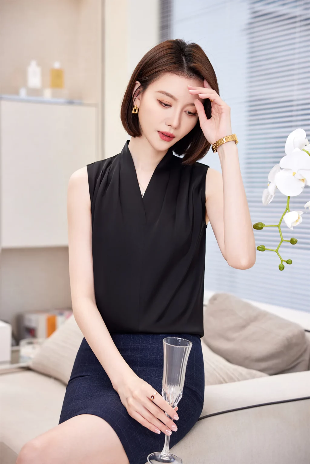 PN3897-3 เสื้อทำงานผู้หญิงสีดำแต่งคอวีแขนกุด