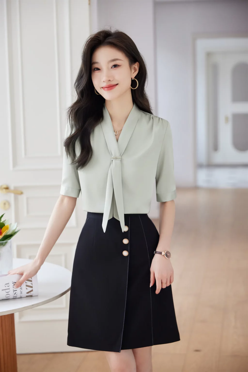 PN3909-1 เสื้อเชิ้ตทำงานผู้หญิงสีเขียวคอวีแต่งเน็คไทแขนสั้น