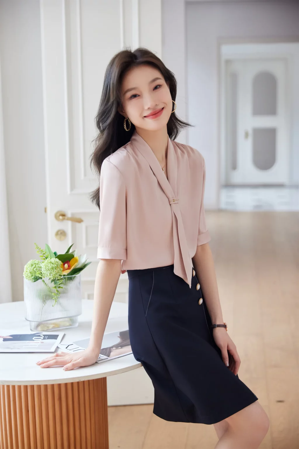 PN3910-6 เสื้อเชิ้ตทำงานผู้หญิงสีชมพูคอวีแต่งเน็คไทแขนสั้น
