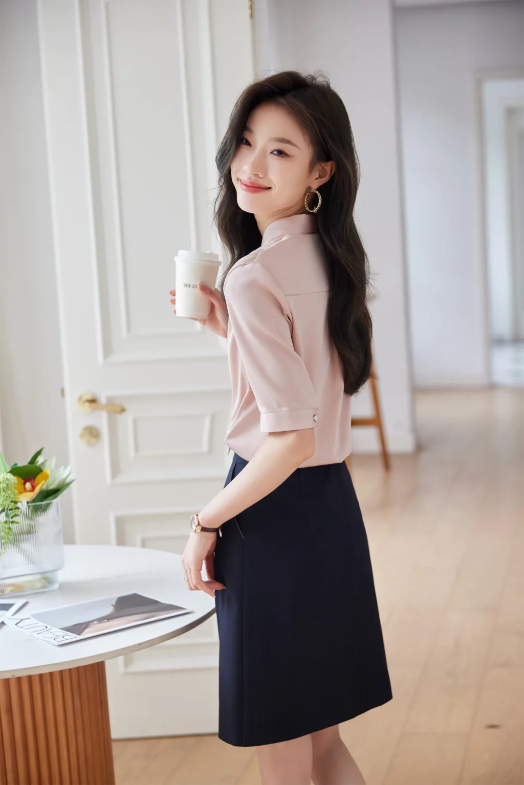 PN3910-7 เสื้อเชิ้ตทำงานผู้หญิงสีชมพูคอวีแต่งเน็คไทแขนสั้น