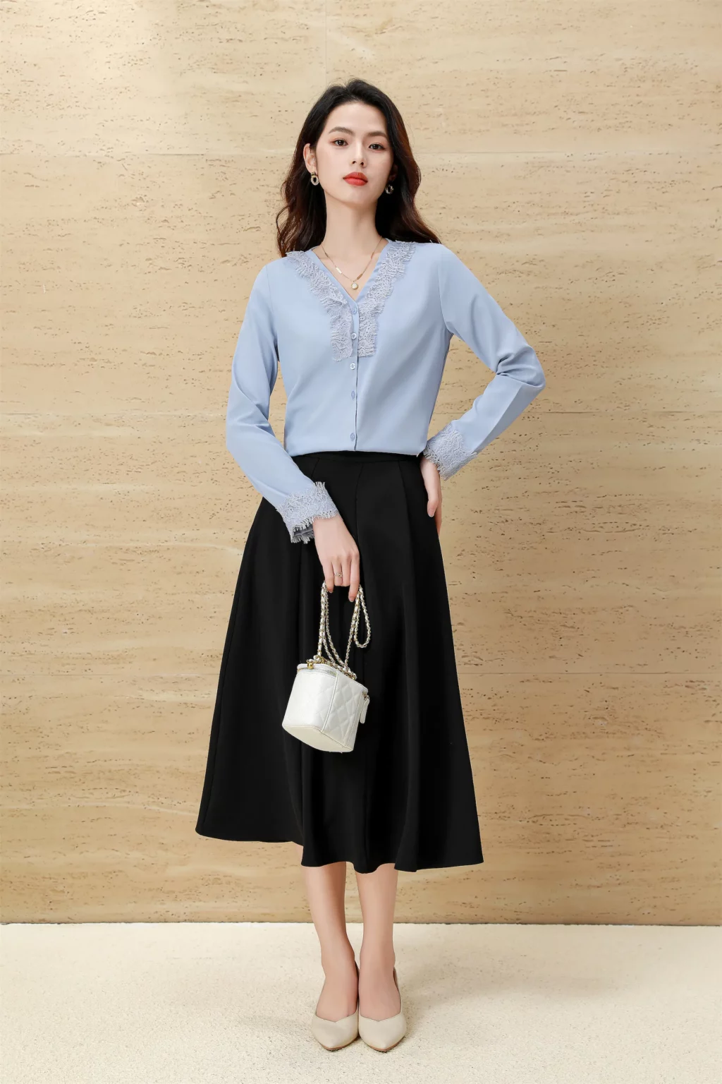 PN3918-1 เสื้อเชิ้ตทำงานผู้หญิงสีฟ้าคอวีแต่งลูกไม้แขนยาว