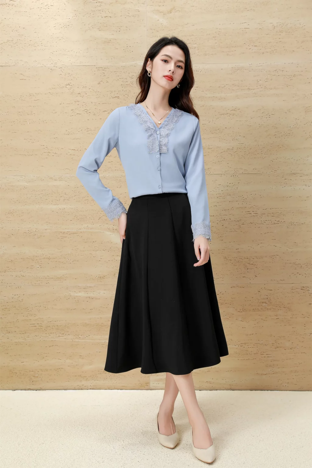 PN3918-3 เสื้อเชิ้ตทำงานผู้หญิงสีฟ้าคอวีแต่งลูกไม้แขนยาว