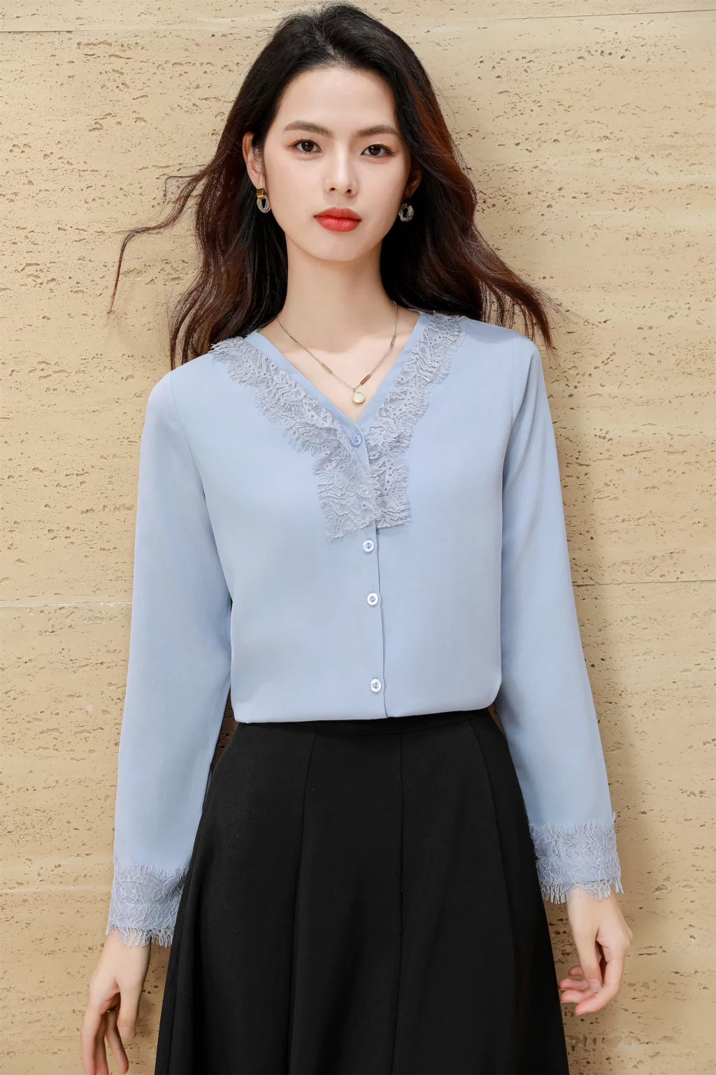 PN3918-6 เสื้อเชิ้ตทำงานผู้หญิงสีฟ้าคอวีแต่งลูกไม้แขนยาว