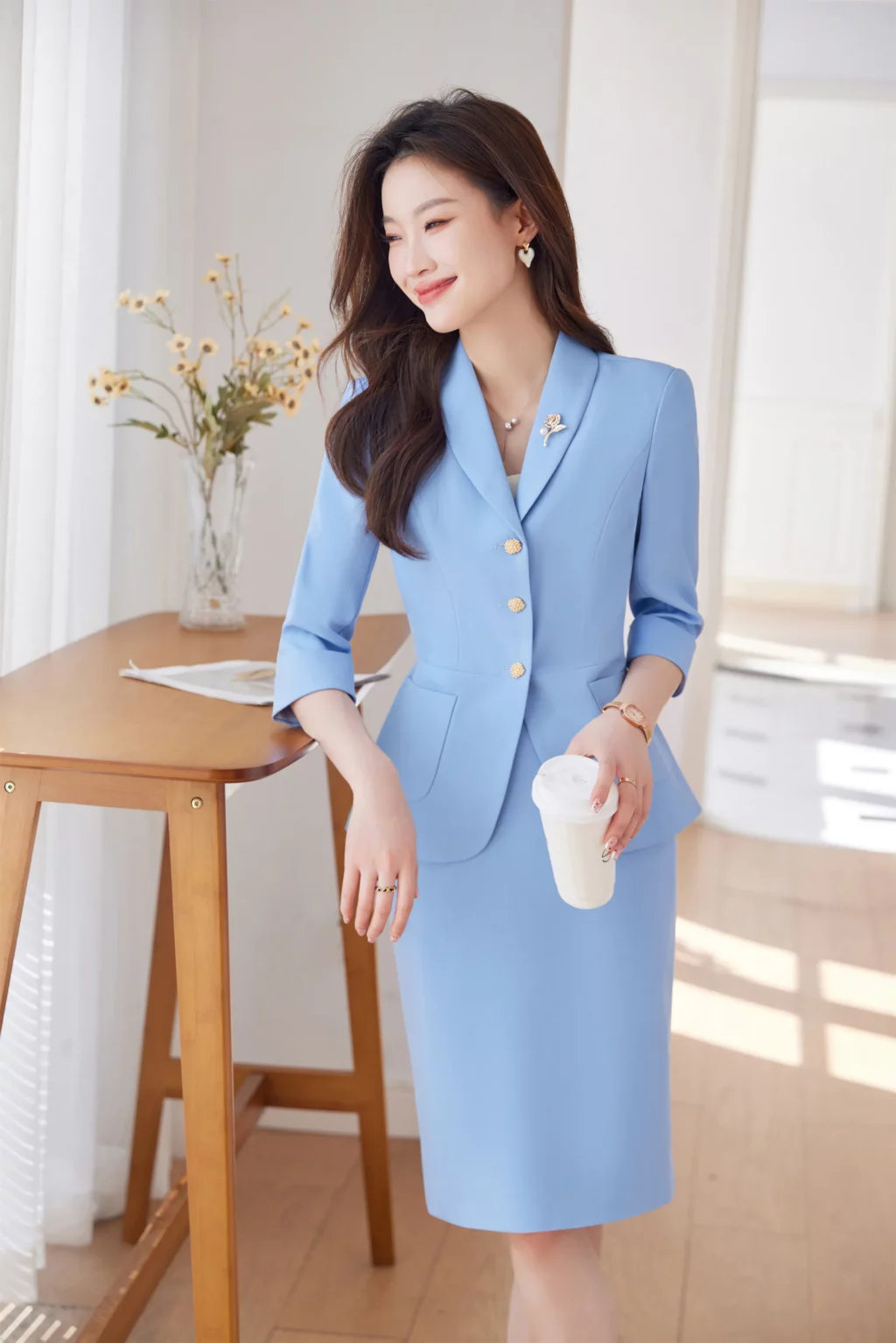 PN3927-8 ชุดสูททำงานผู้หญิงสีฟ้าปกกล้วยแต่งกระดุมแขนห้าส่วนมาพร้อมกระโปรง
