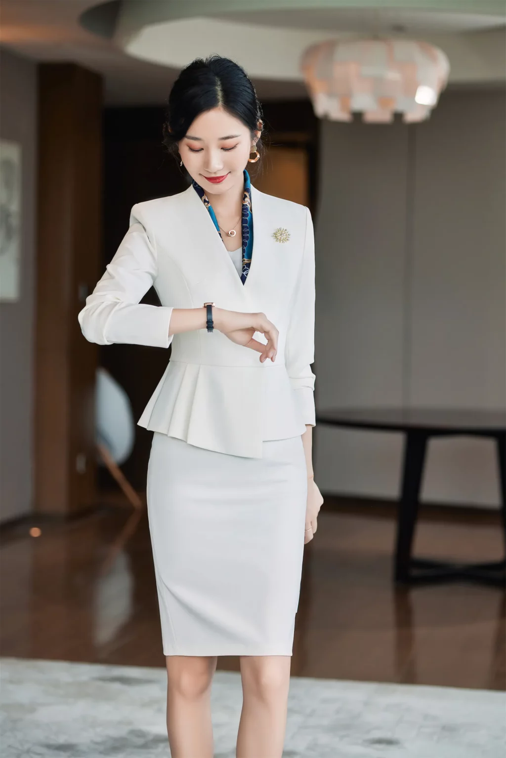 PN3934-10 ชุดสูททำงานผู้หญิงสีขาวไม่แต่งปกแขนยาวมาพร้อมกระโปรง