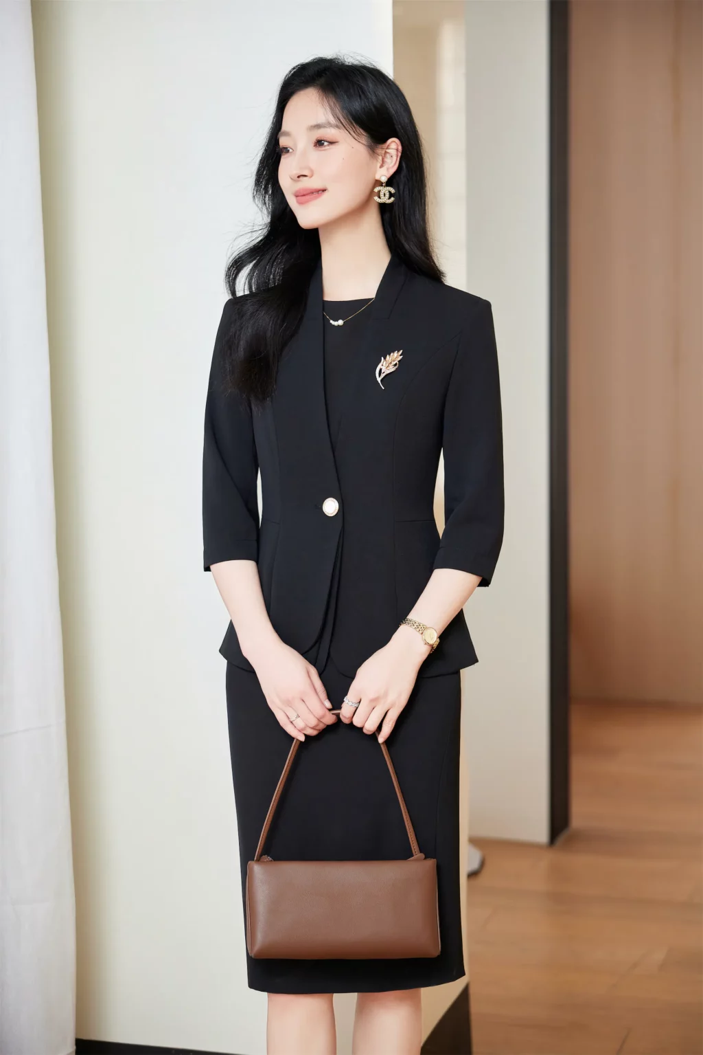 PN3940-1 ชุดสูททำงานผู้หญิงสีดำแขนห้าส่วนมาพร้อมเดรสดำผ่าหลัง