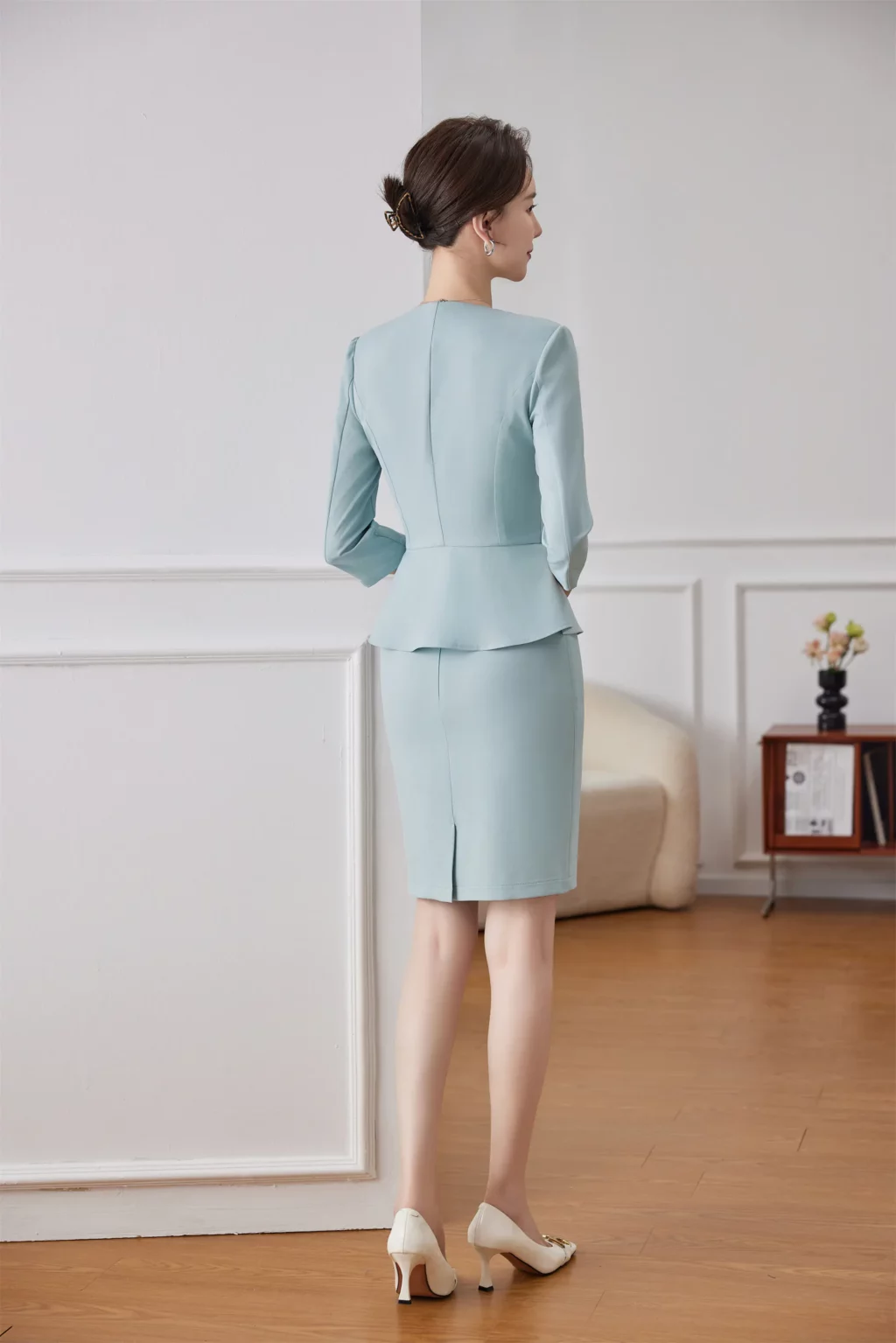 PN3944-1 ชุดสูททำงานผู้หญิงสีฟ้าไม่แต่ปกคอกลมแขนห้าส่วนพร้อมกระโปรง