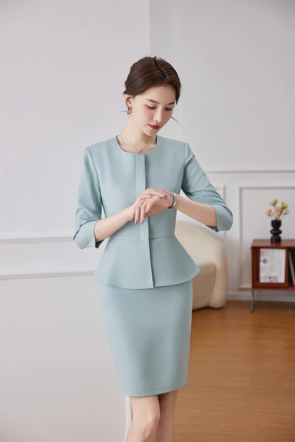 PN3944-2 ชุดสูททำงานผู้หญิงสีฟ้าไม่แต่ปกคอกลมแขนห้าส่วนพร้อมกระโปรง