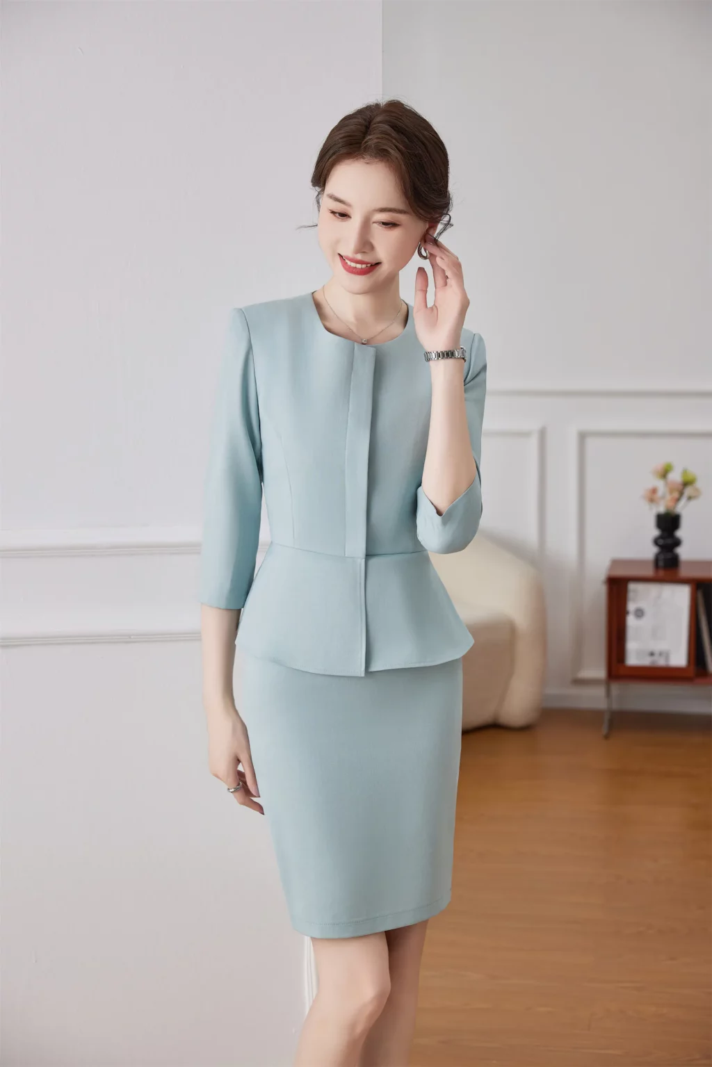 PN3944-4 ชุดสูททำงานผู้หญิงสีฟ้าไม่แต่ปกคอกลมแขนห้าส่วนพร้อมกระโปรง