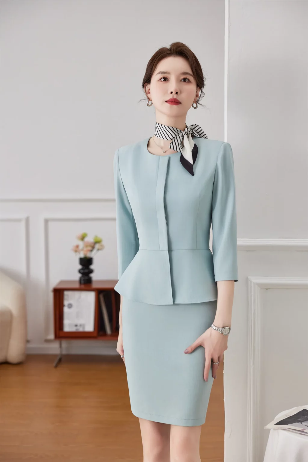 PN3944-5 ชุดสูททำงานผู้หญิงสีฟ้าไม่แต่ปกคอกลมแขนห้าส่วนพร้อมกระโปรง