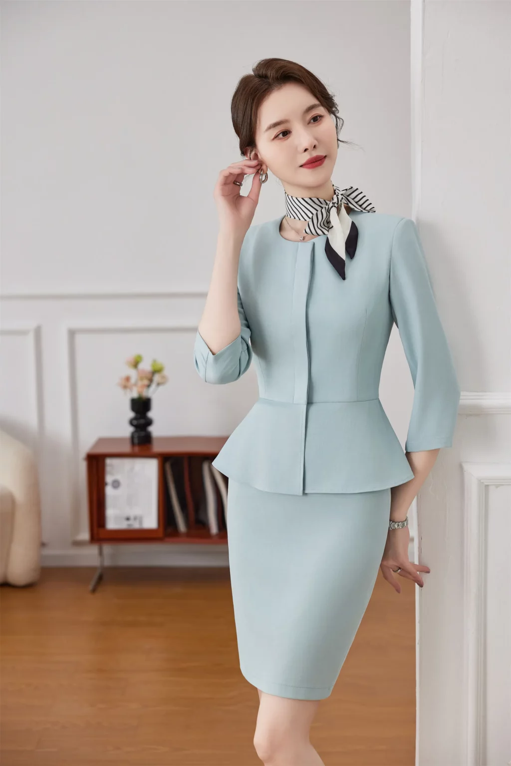 PN3944-7 ชุดสูททำงานผู้หญิงสีฟ้าไม่แต่ปกคอกลมแขนห้าส่วนพร้อมกระโปรง