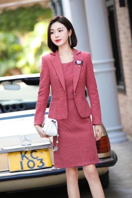 ชุดสูททำงานผู้หญิงสีแดงแขนยาวมาพร้อมเดรส