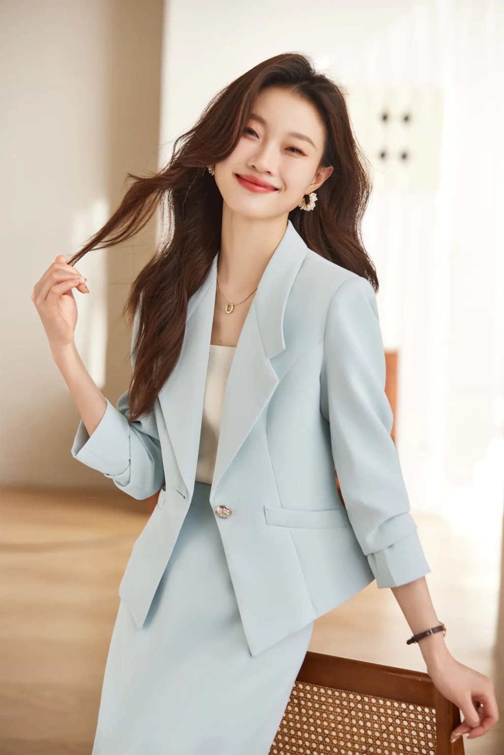 PN3955-10 ชุดสูททำงานผู้หญิงสีฟ้าปกป้านแขนยาวมาพร้อมกระโปรงยาว