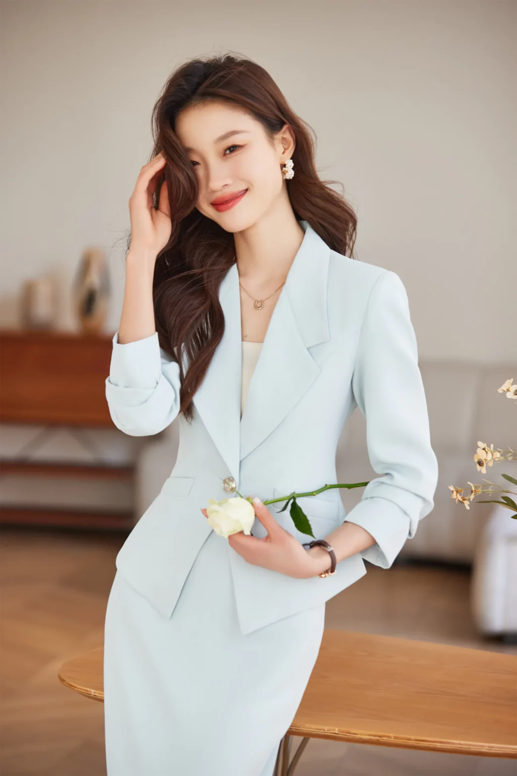 PN3955-4 ชุดสูททำงานผู้หญิงสีฟ้าปกป้านแขนยาวมาพร้อมกระโปรงยาว
