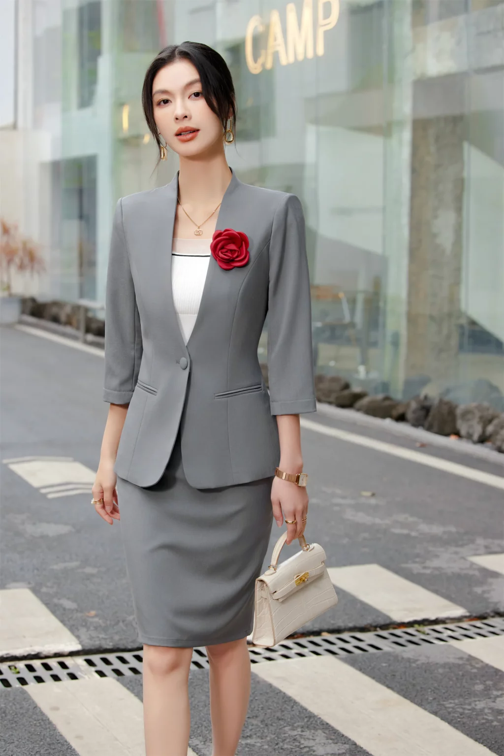 PN3969-2 ชุดสูททำงานผู้หญิงสีเทาไม่แต่งปกแขนห้าส่วนมาพร้อมกระโปรง