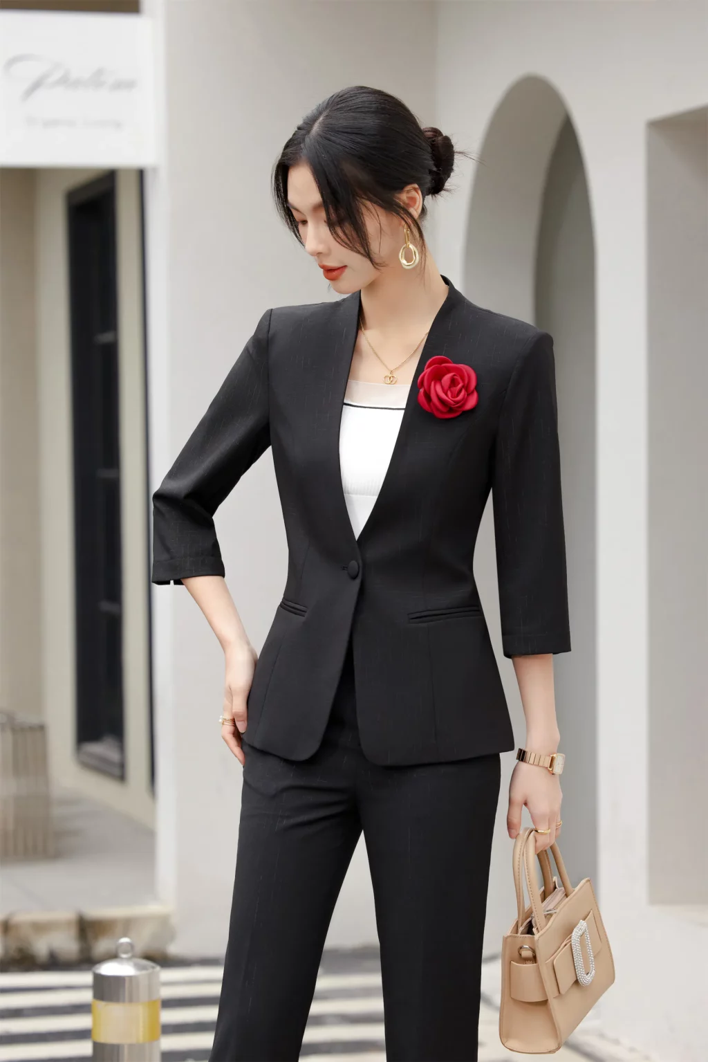 PN3972-3 ชุดสูททำงานผู้หญิงสีดำไม่แต่งปกแขนห้าส่วนมาพร้อมกางเกง