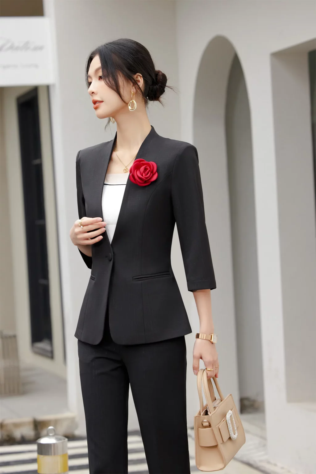 PN3972-4 ชุดสูททำงานผู้หญิงสีดำไม่แต่งปกแขนห้าส่วนมาพร้อมกางเกง