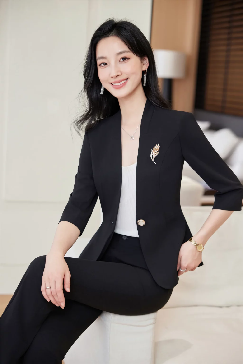 PN3977-5 ชุดสูททำงานผู้หญิงสีดำไม่แต่งปกแขนห้าส่วนมาพร้อมกางเกง
