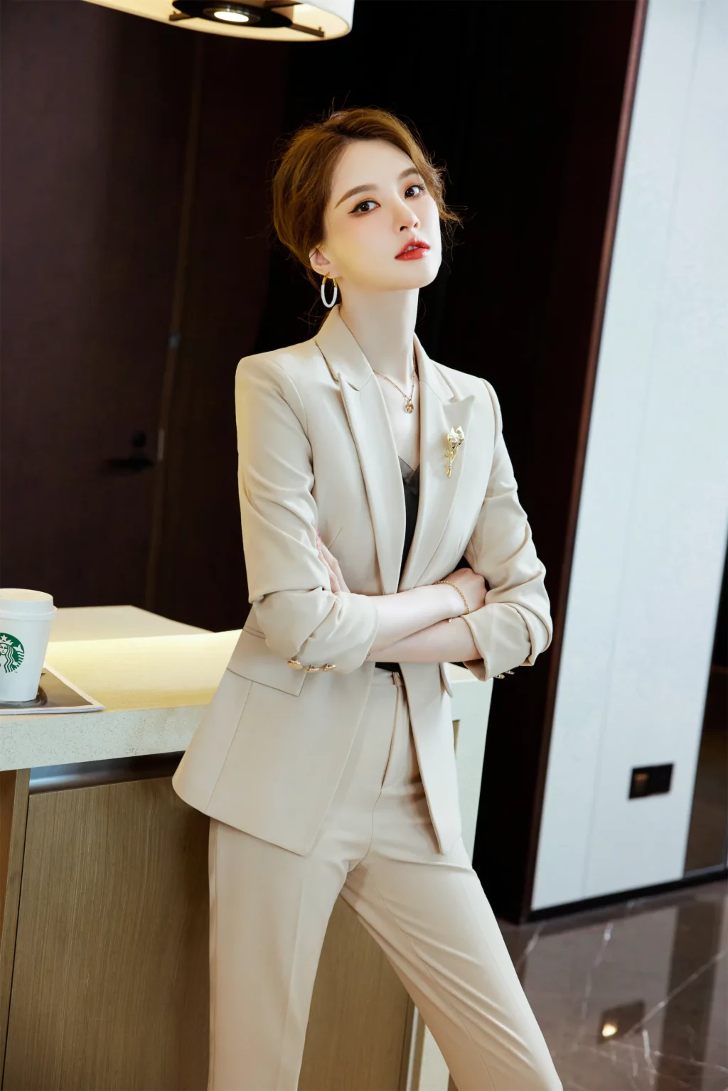 PN3982-4 ชุดสูททำงานผู้หญิงสีครีมปกป้านแขนยาวมาพร้อมกางเกง