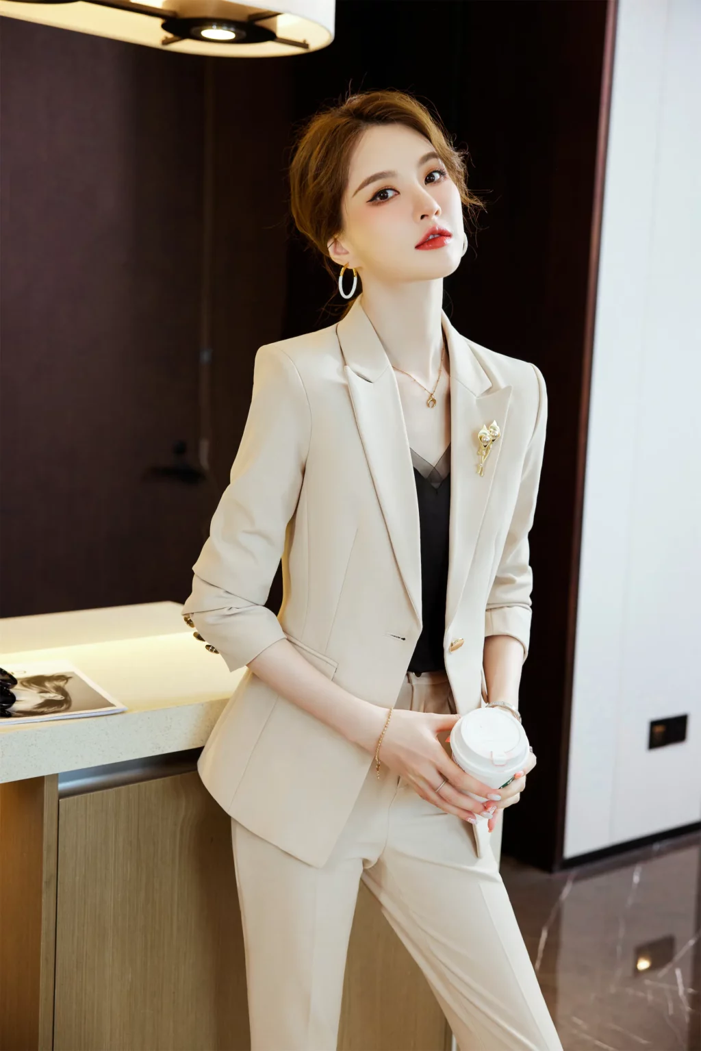 PN3982-5 ชุดสูททำงานผู้หญิงสีครีมปกป้านแขนยาวมาพร้อมกางเกง