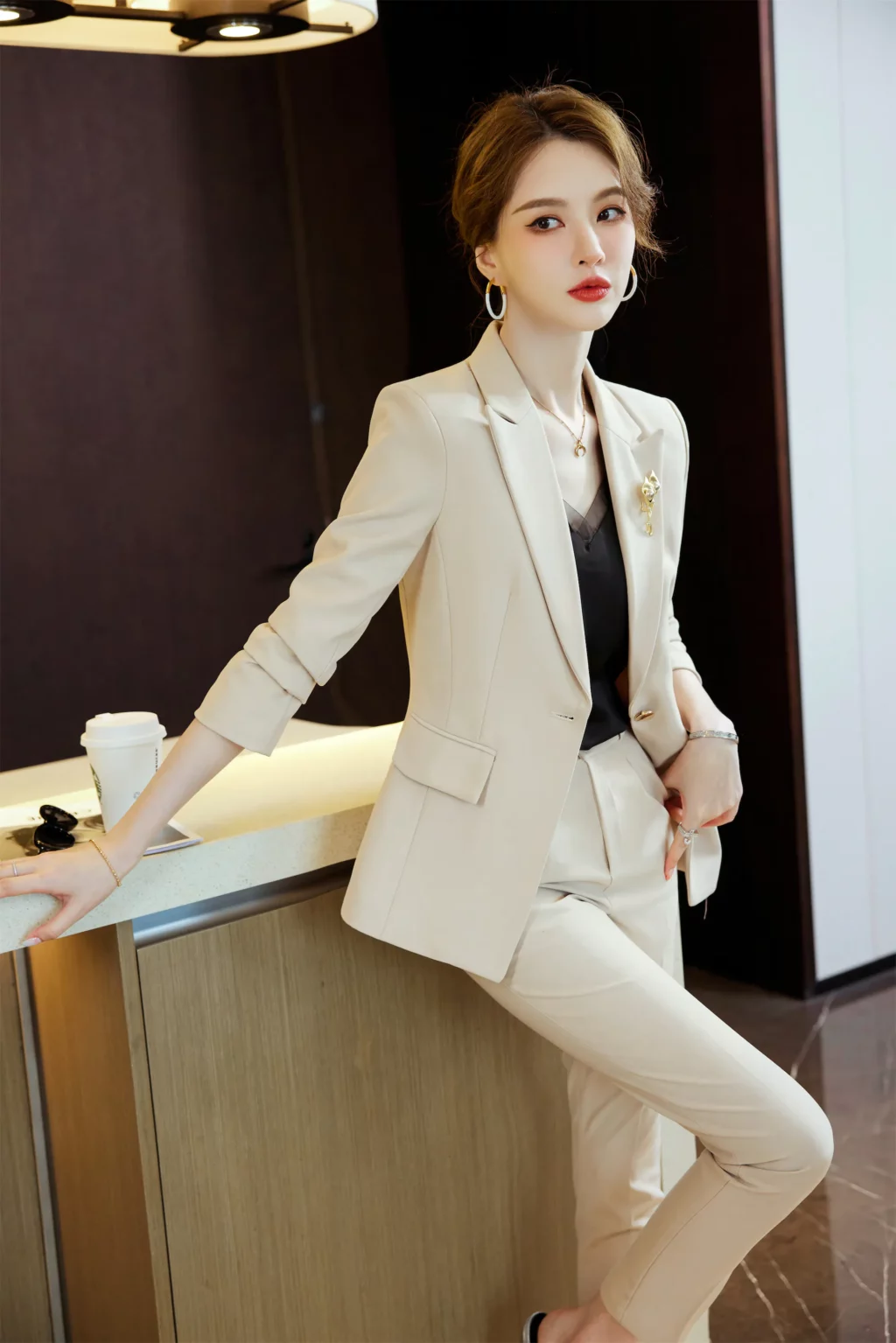 PN3982-6 ชุดสูททำงานผู้หญิงสีครีมปกป้านแขนยาวมาพร้อมกางเกง