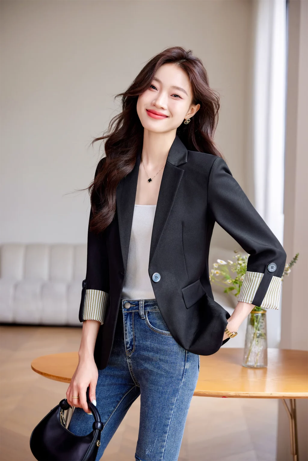 PN3996-1 เสื้อสูทเบลเซอร์ทำงานผู้หญิงสีดำปกป้านแต่งปลายแขนเสื้อ