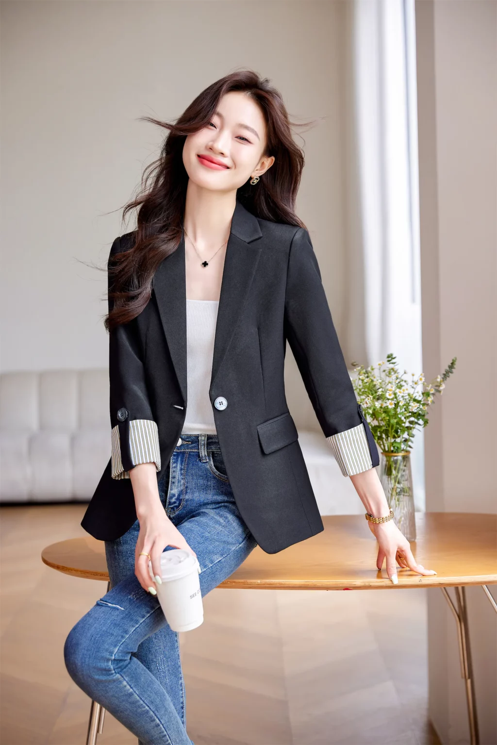 PN3996-4 เสื้อสูทเบลเซอร์ทำงานผู้หญิงสีดำปกป้านแต่งปลายแขนเสื้อ