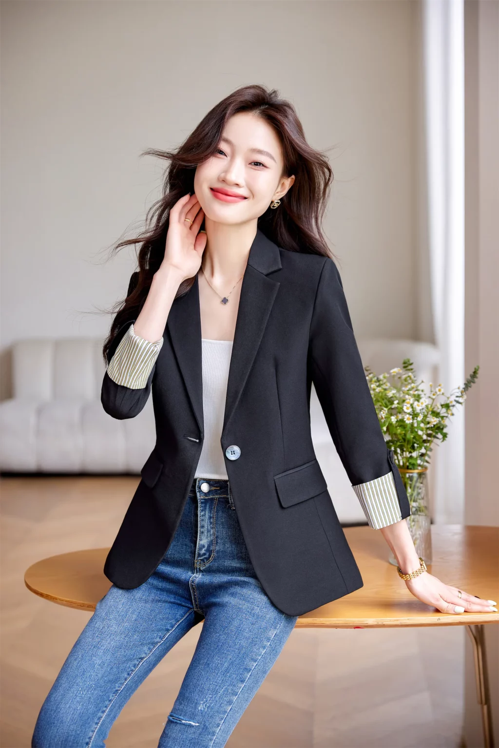 PN3996-5 เสื้อสูทเบลเซอร์ทำงานผู้หญิงสีดำปกป้านแต่งปลายแขนเสื้อ