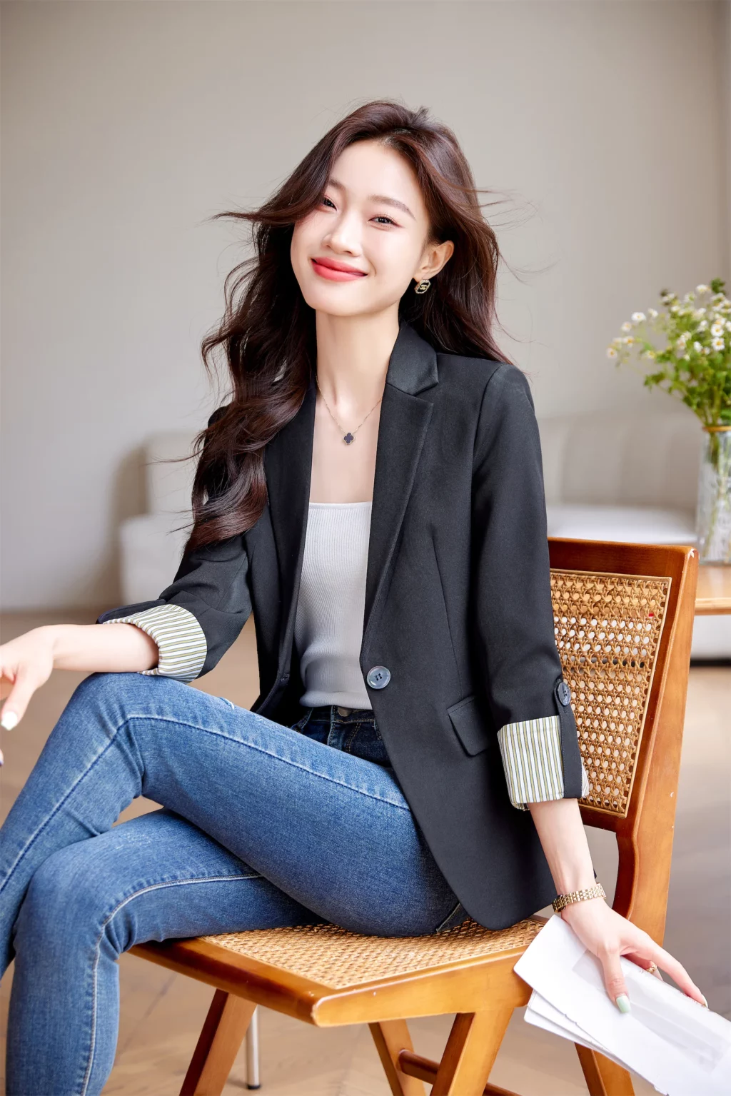 PN3996-7 เสื้อสูทเบลเซอร์ทำงานผู้หญิงสีดำปกป้านแต่งปลายแขนเสื้อ