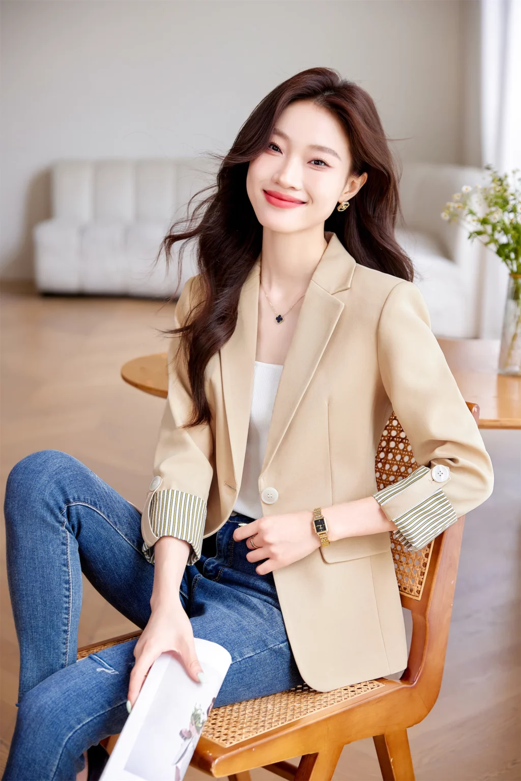 PN3997-8 เสื้อสูทเบลเซอร์ทำงานผู้หญิงสีเบจปกป้านแต่งปลายแขนเสื้อ