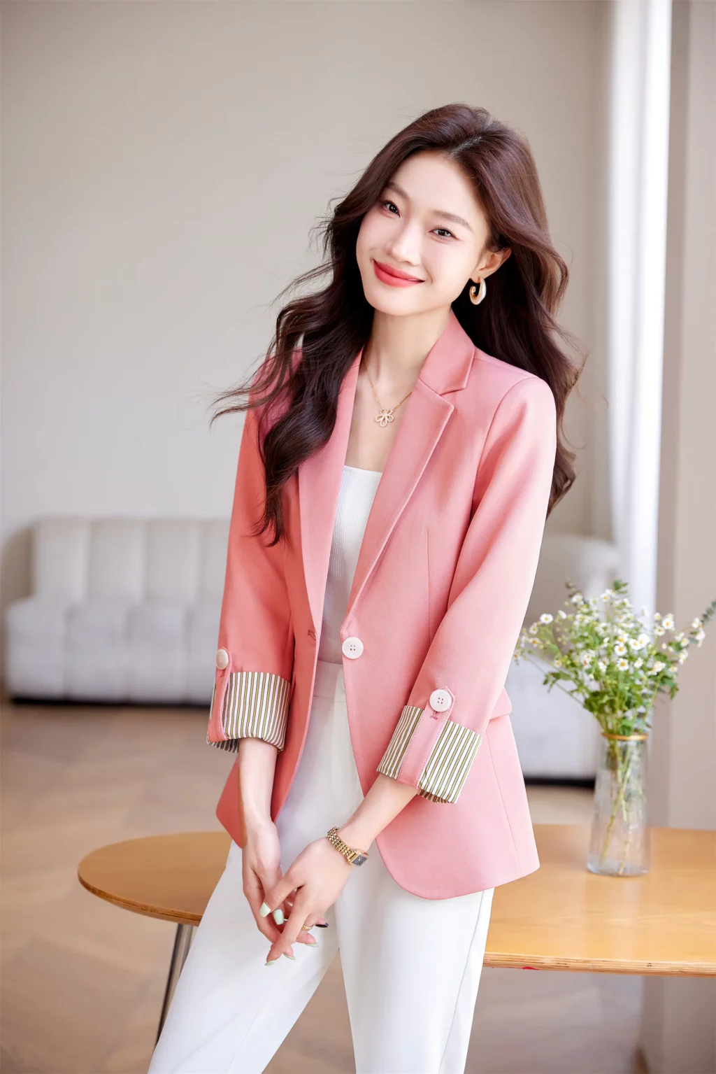 PN3998-1 เสื้อสูทเบลเซอร์ทำงานผู้หญิงสีชมพูปกป้านแต่งปลายแขนเสื้อ