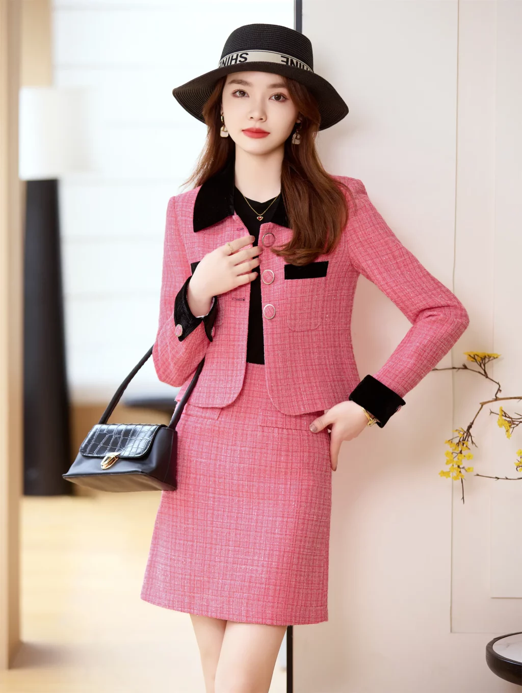 PN4005-8 ชุดสูททำงานผู้หญิงสีชมพูปกป้านแต่งปกดำแขนยาวมาพร้อมกระโปรง