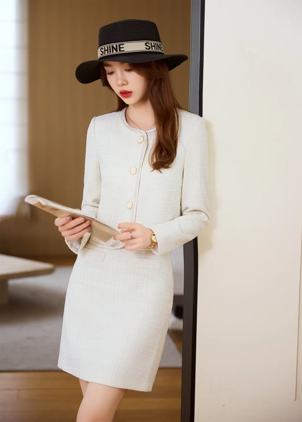 PN4009-6 ชุดสูททำงานผู้หญิงสีขาวครีมไม่แต่งปกแขนยาวมาพร้อมกระโปรง