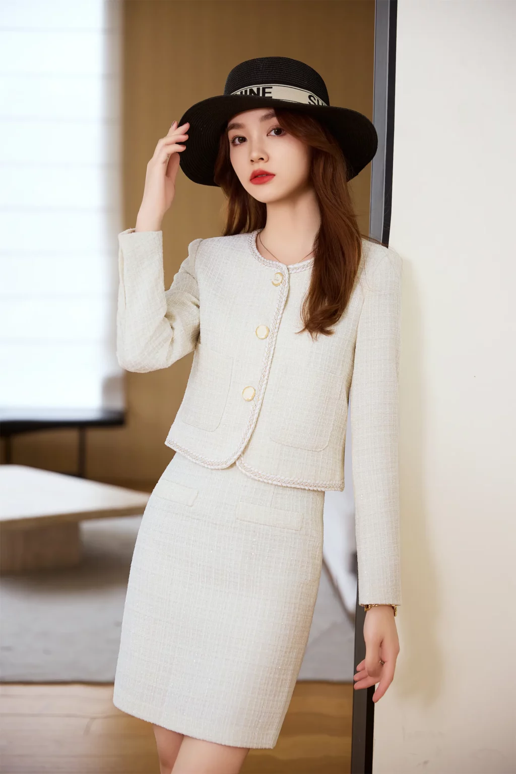 PN4009-7 ชุดสูททำงานผู้หญิงสีขาวครีมไม่แต่งปกแขนยาวมาพร้อมกระโปรง