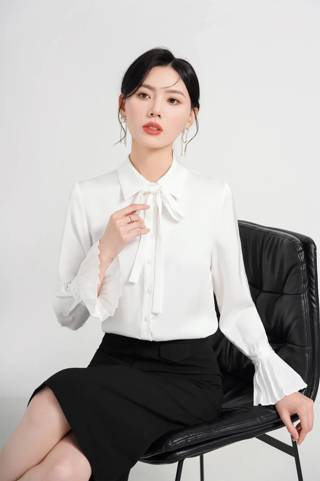 PN4010-8 เสื้อเชิ้ตทำงานผู้หญิงสีขาวคอปกโบว์แขนยาวแต่งปลายแขนจับจีบ