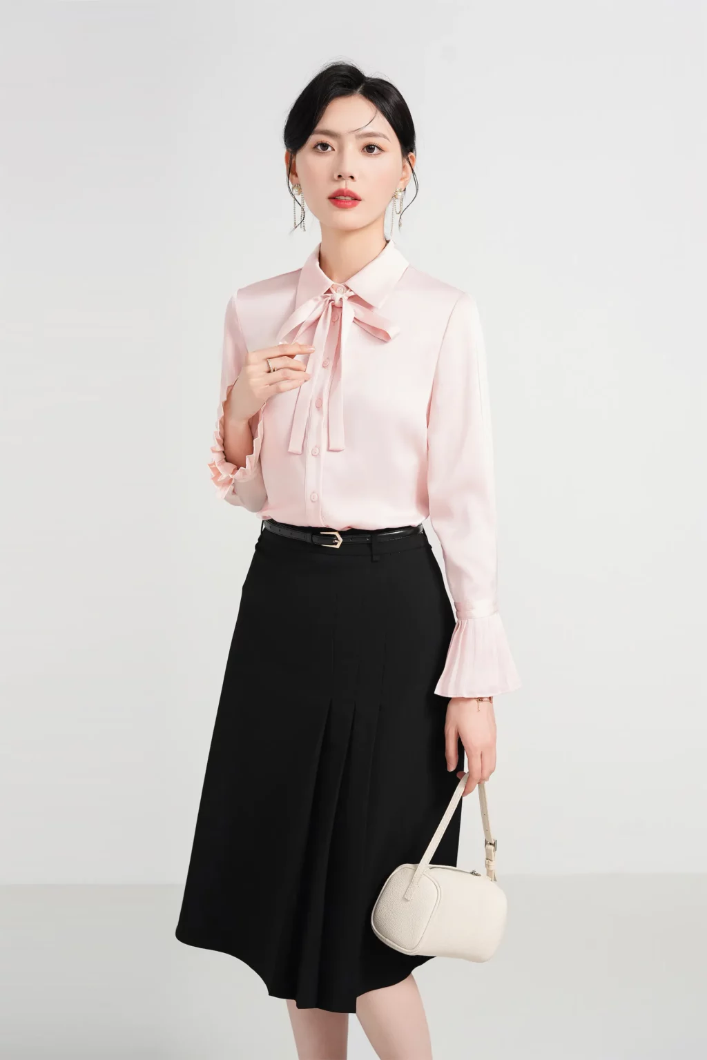 PN4011-3 เสื้อเชิ้ตทำงานผู้หญิงสีชมพูคอปกโบว์แขนยาวแต่งปลายแขนจับจีบ