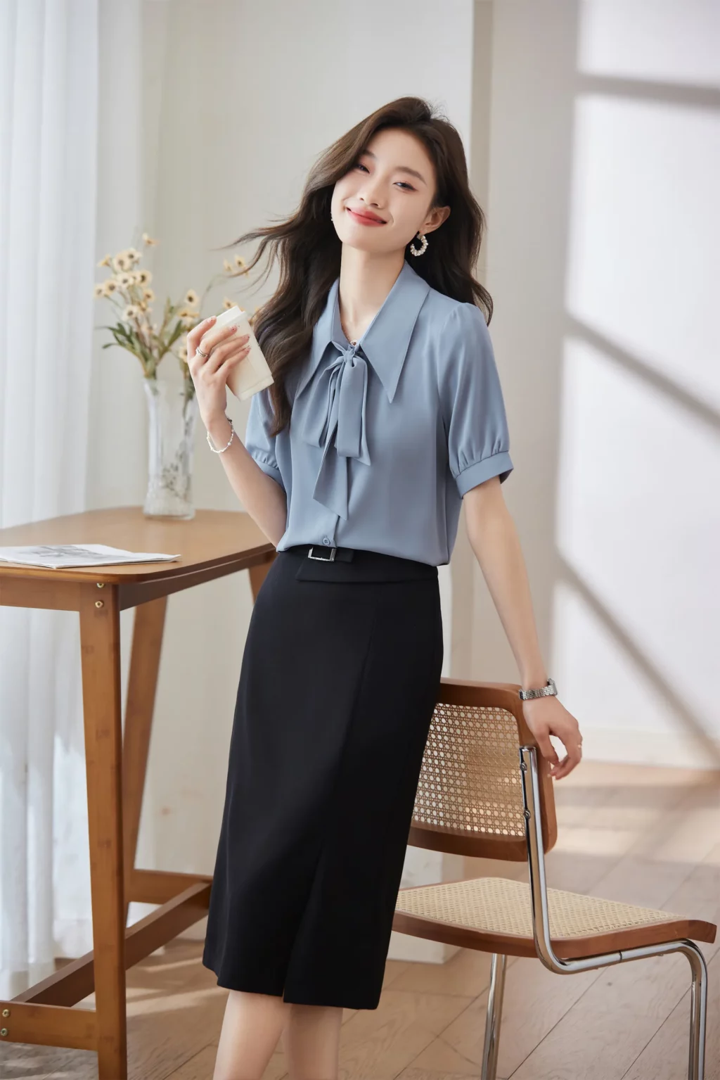 PN4017-8 เสื้อเชิ้ตทำงานผู้หญิงสีเทาอมฟ้าคอปกแต่งโบว์แขนสั้น