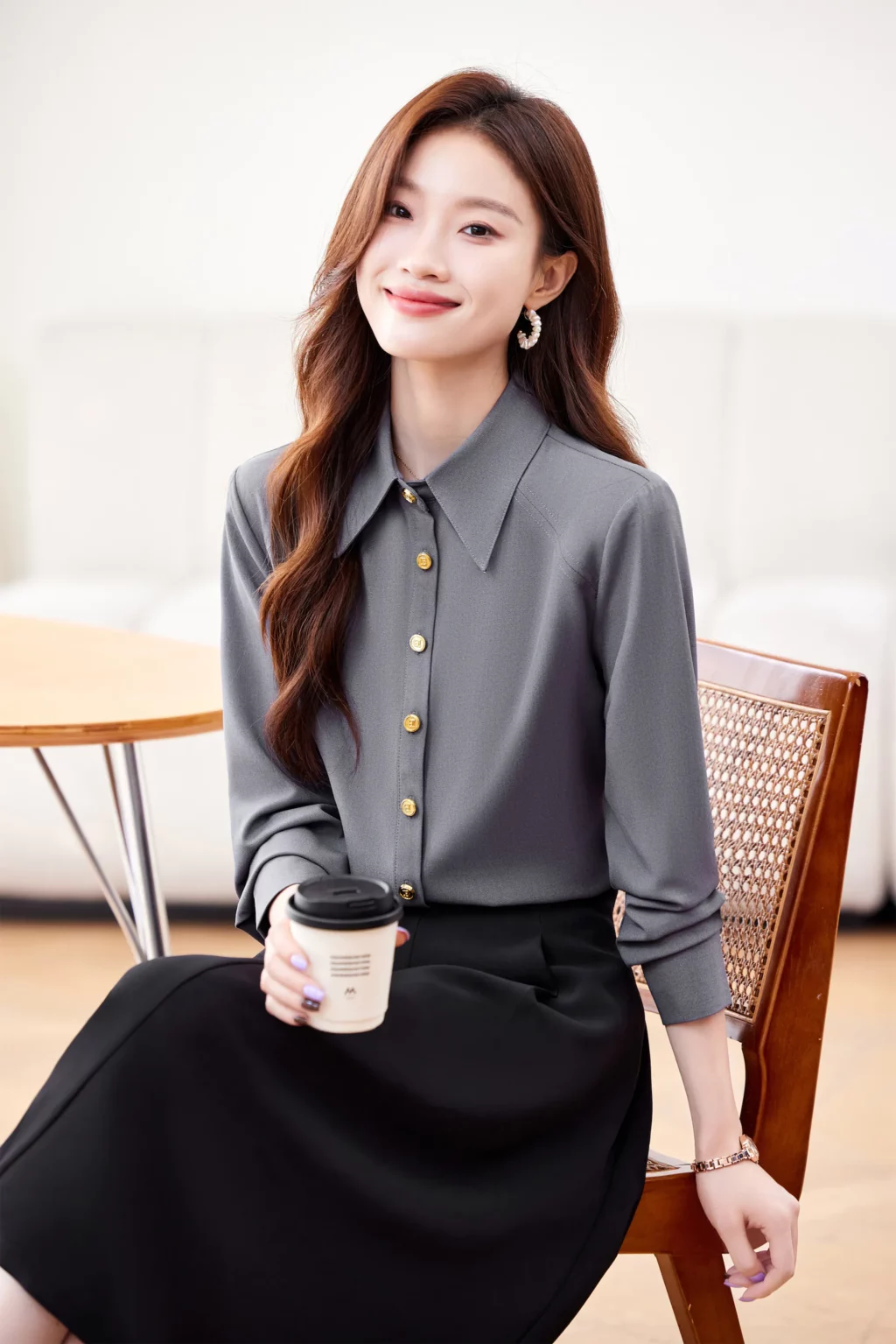 PN4022-10 เสื้อเชิ้ตทำงานผู้หญิงสีเทาคอปกแต่งกระดุมทองแขนยาว